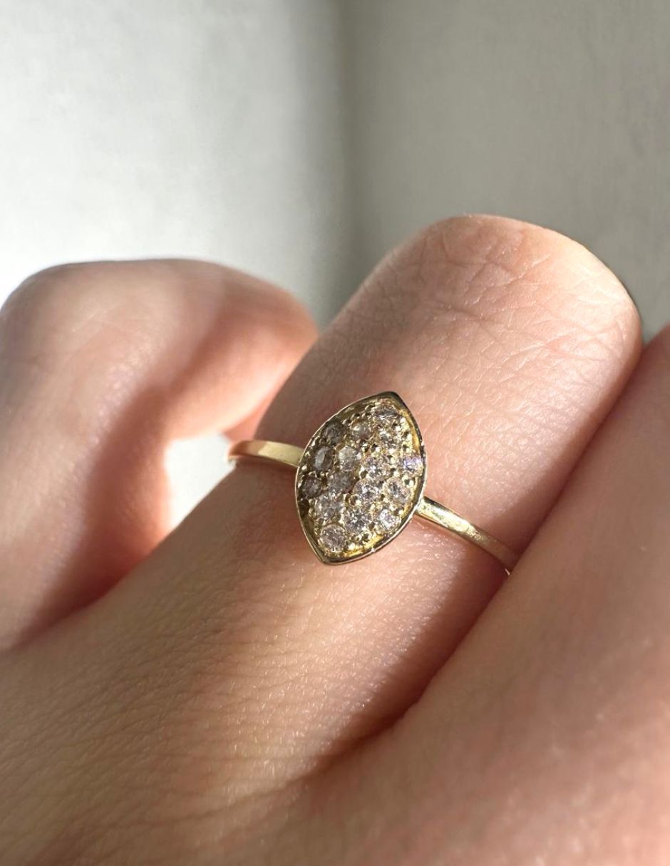 Anillo ovalado IDC 14 K de oro amarillo diamante brillante